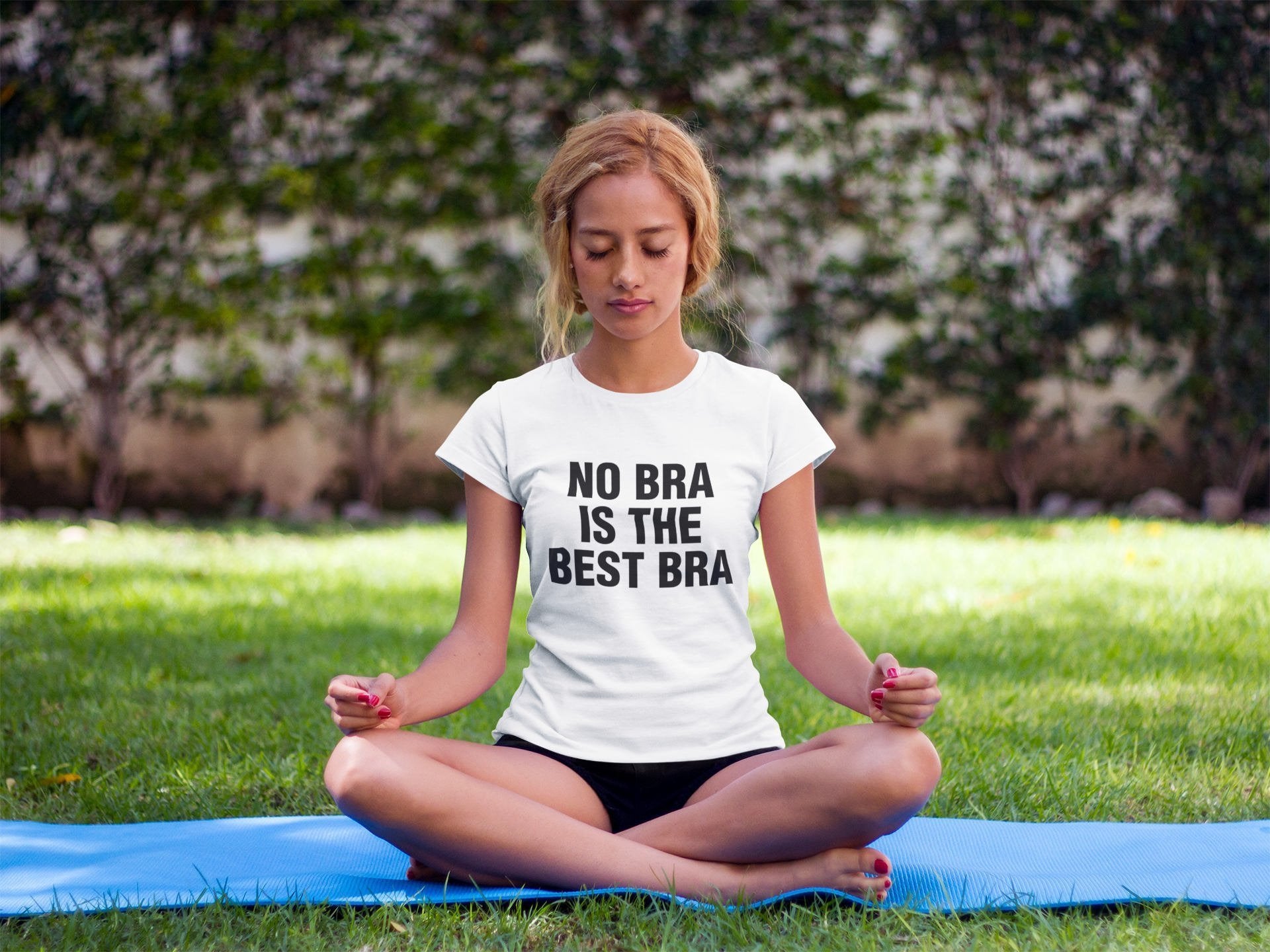 No Bra Is The Best Bra - Тениска с щампа