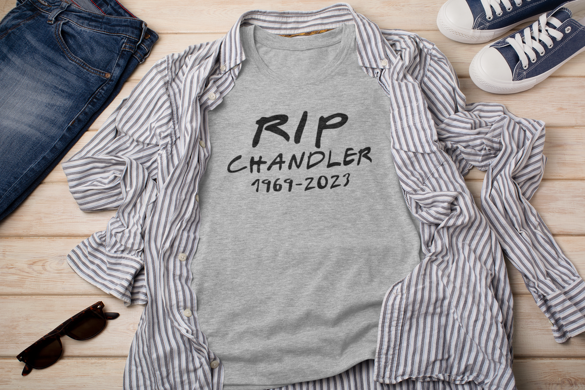 RIP Чандлър, Тениска в памет на Матю Пери