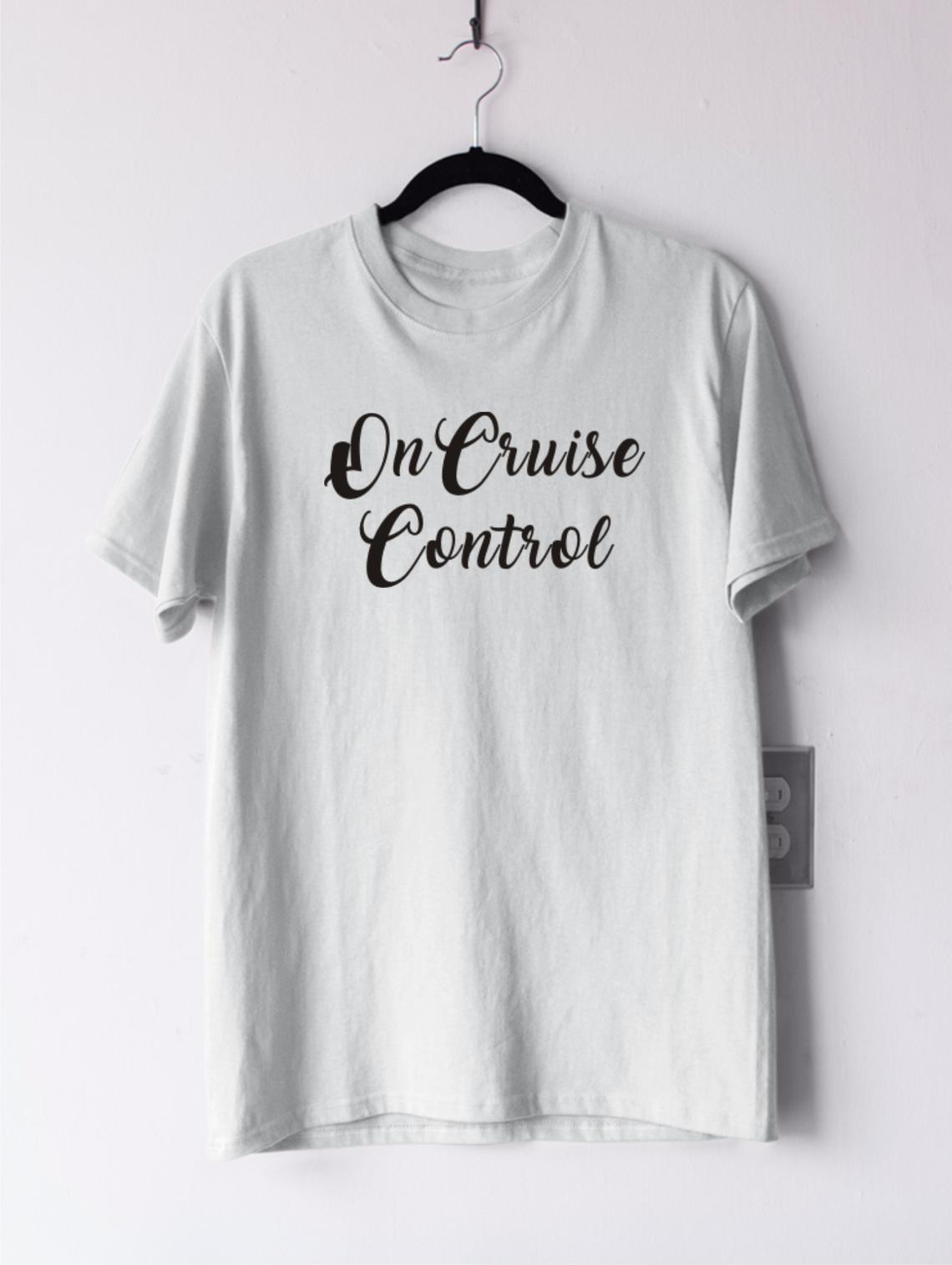 Тениска с надпис - On Cruise control