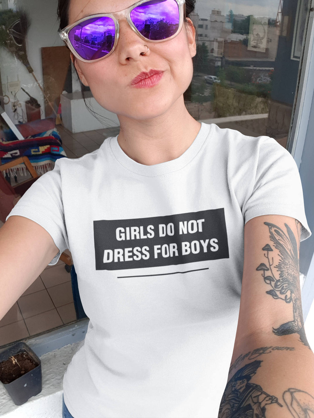 Тениска с печат Girls Do Not Dress For Boys