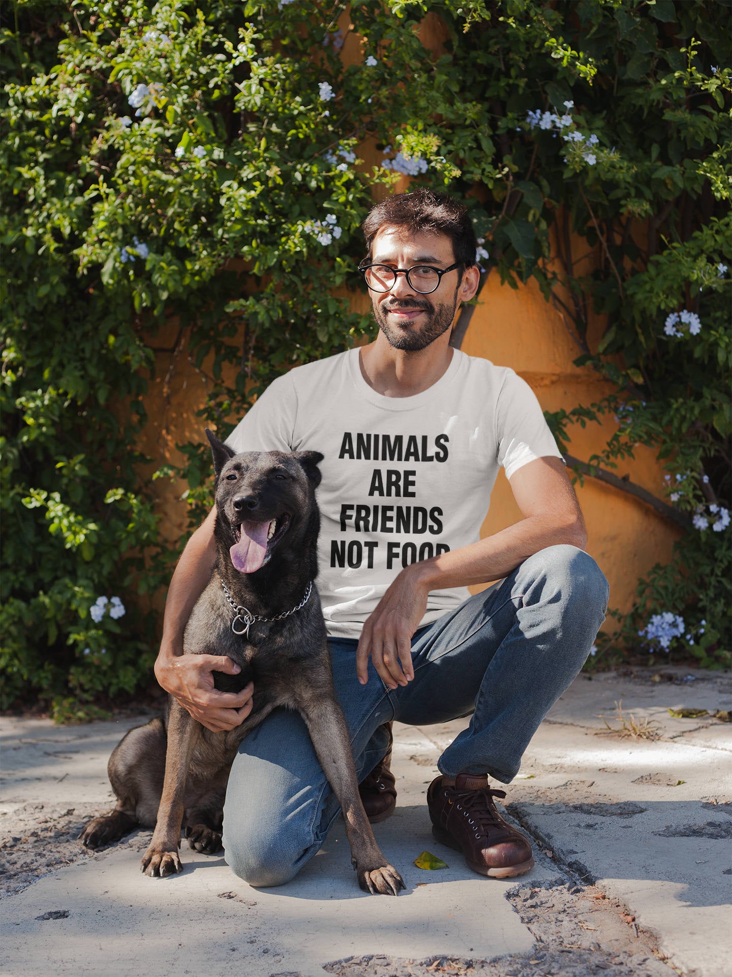 Тениска с надпис Животните са приятели не храна