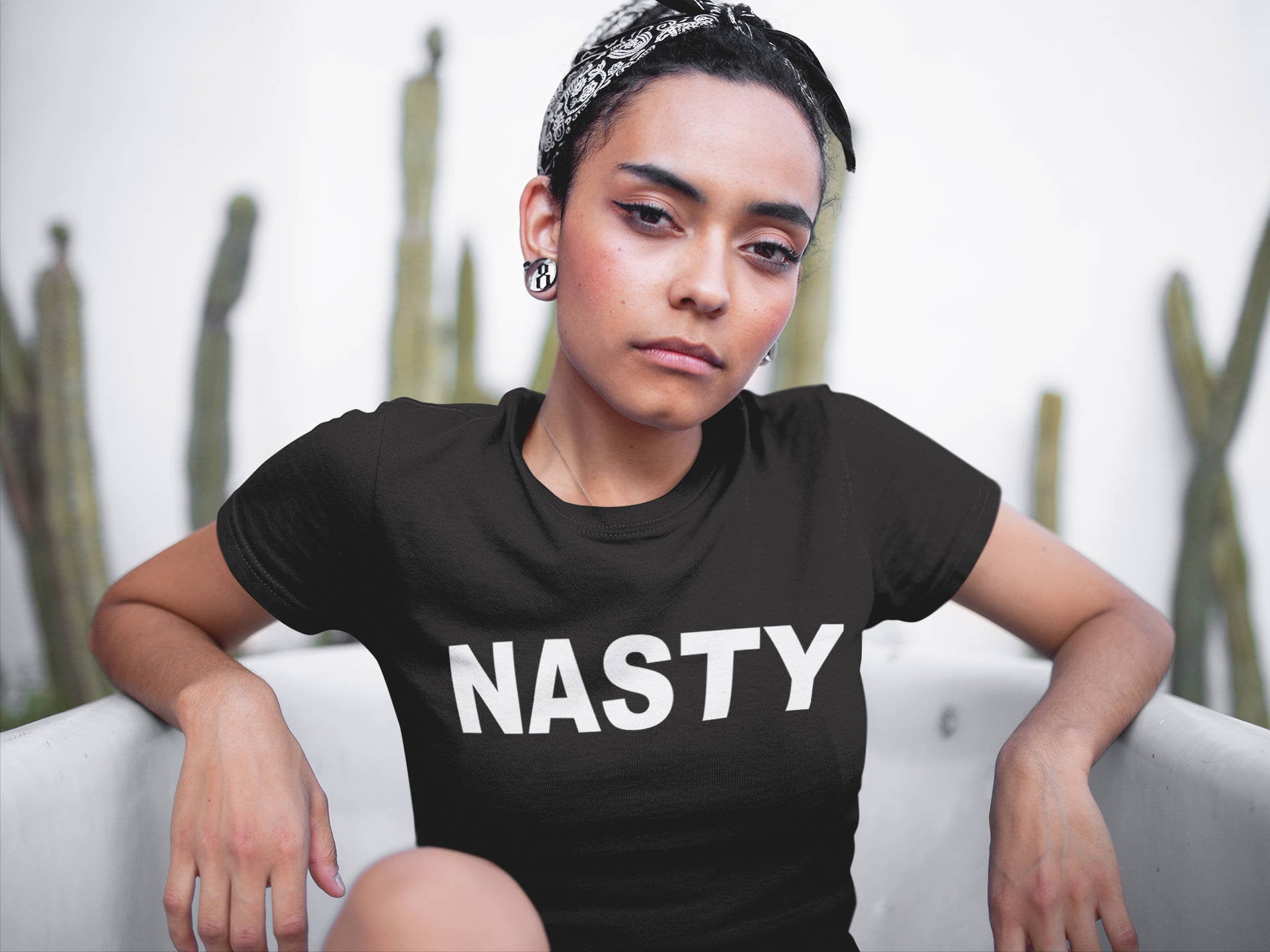 Модерна тениска с надпис - Nasty
