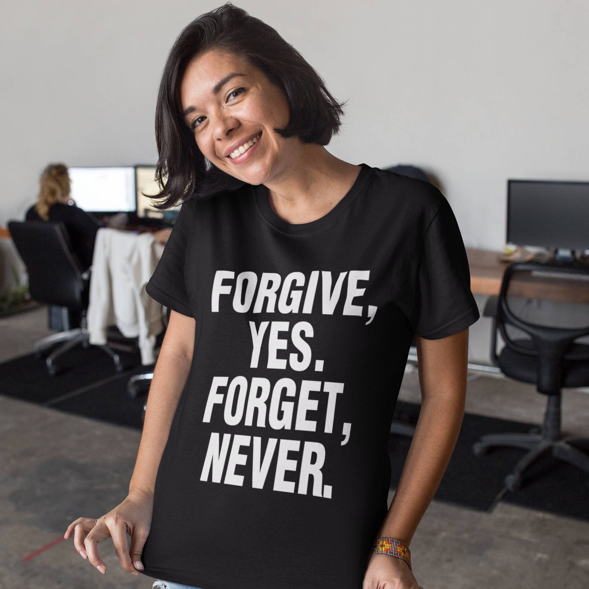 Модерна тениска с надпис - Forgive Yes, Forget Never