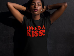 Модерна тениска с надпис - I Need A Kiss!