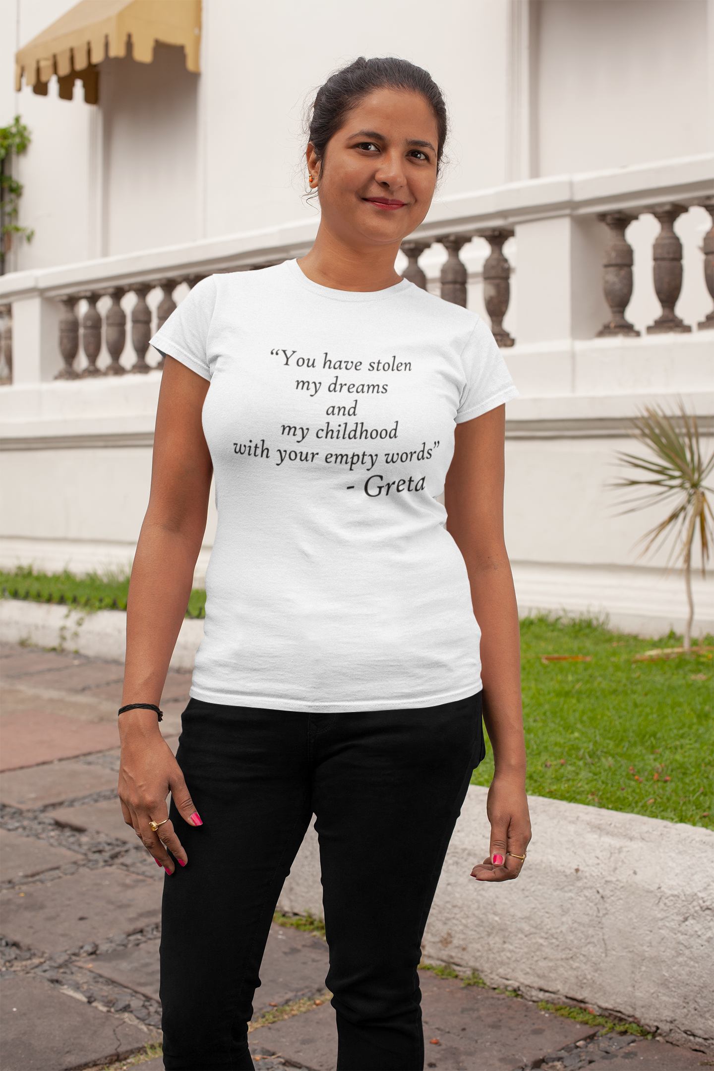 Тениска с призив от Грета Тунберг