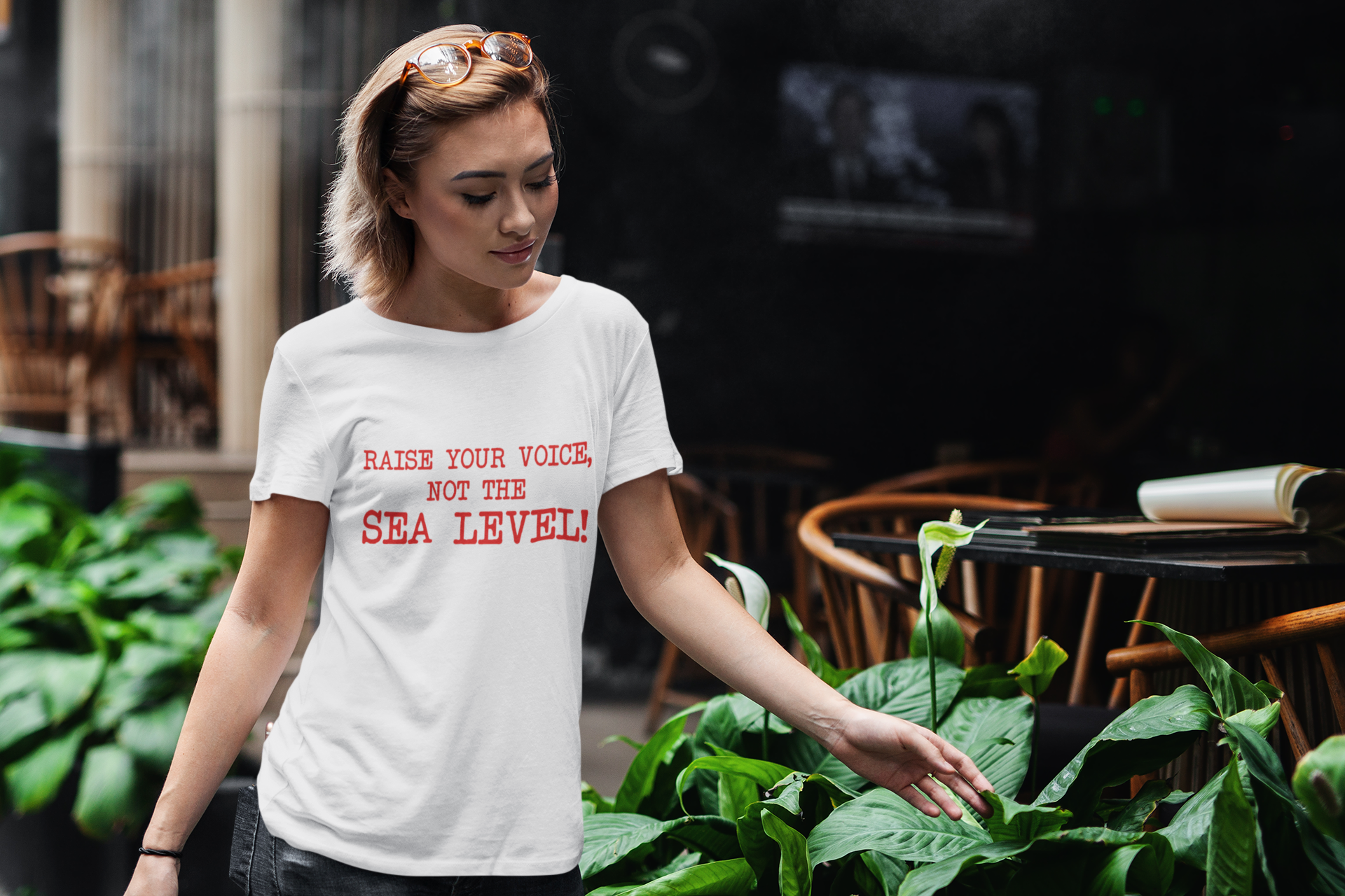 Тениска с надпис - Raise your voice, not the sea level !